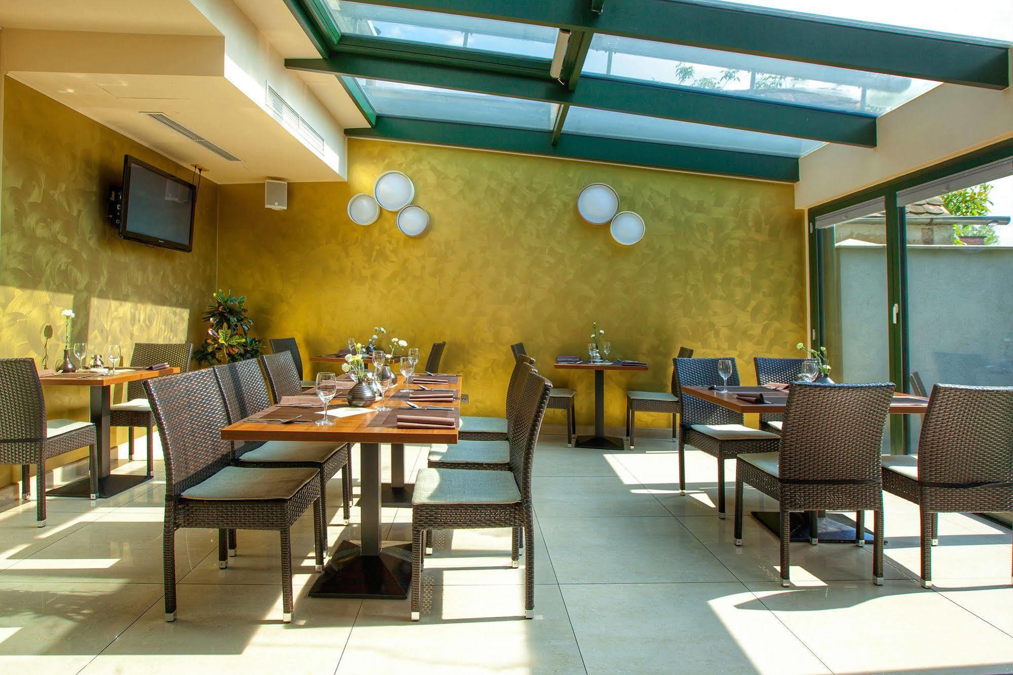 Fine Restaurant & Apartments Malacka Kültér fotó